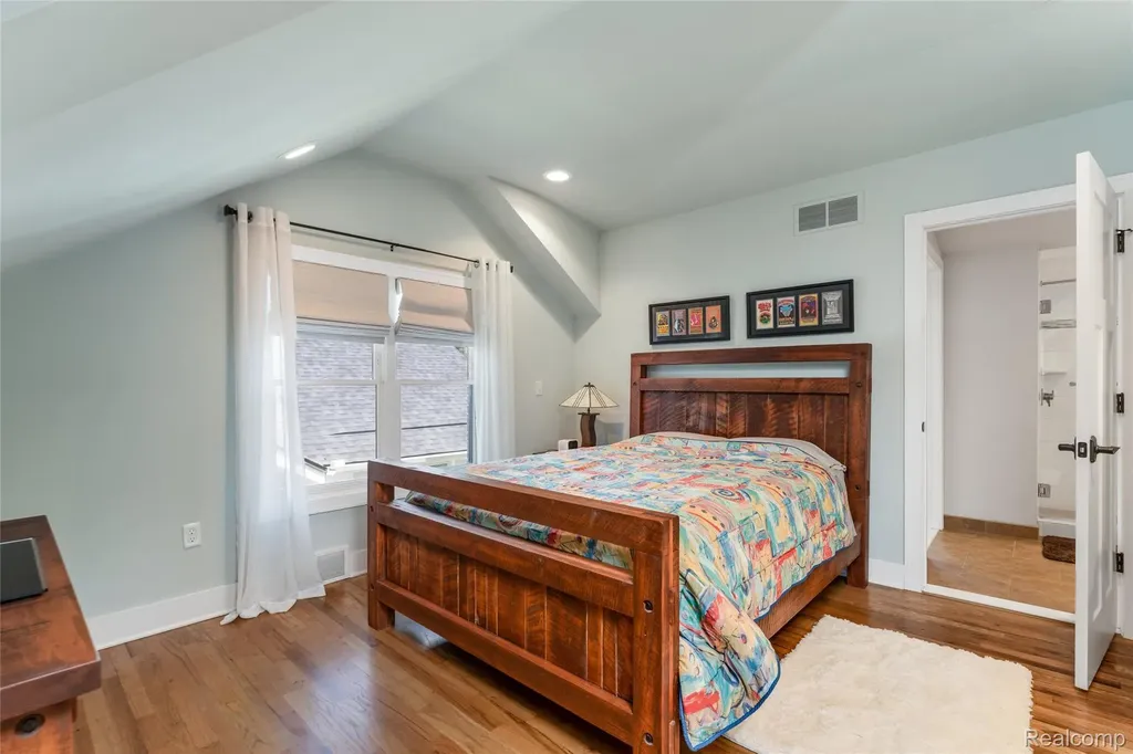 307 Linwood Avenue Rochester City MI 48307