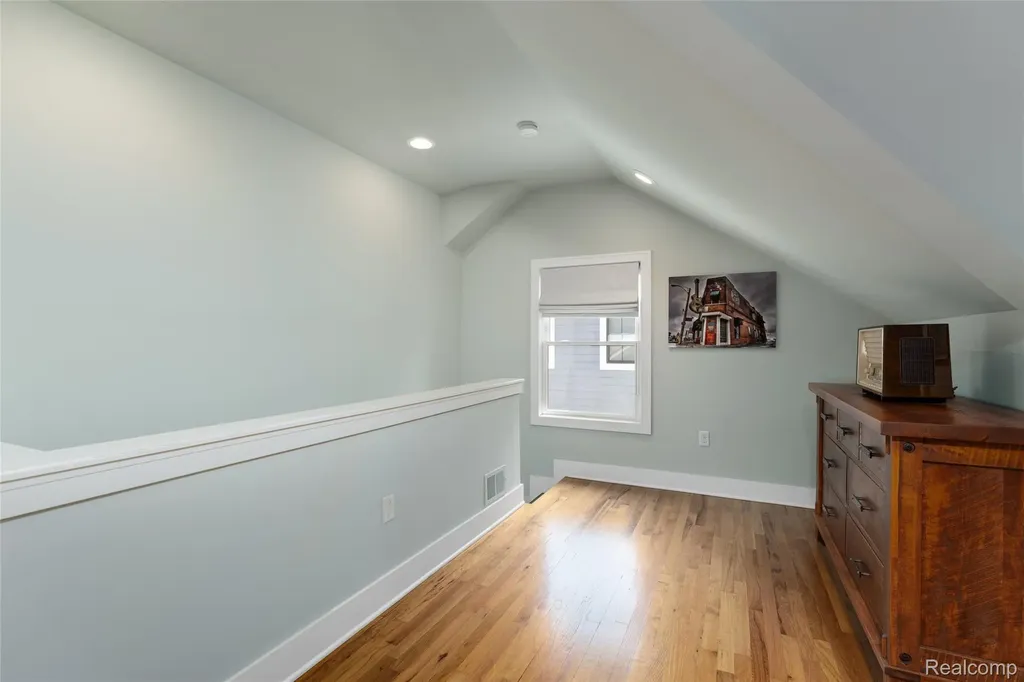307 Linwood Avenue Rochester City MI 48307