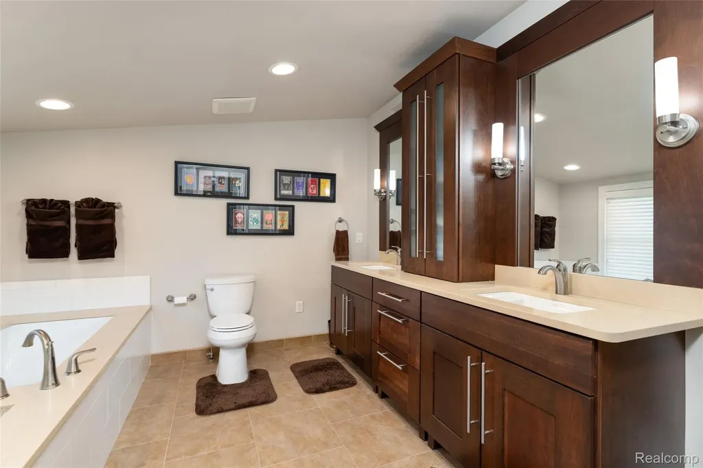 307 Linwood Avenue Rochester City MI 48307