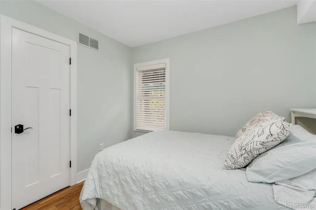 307 Linwood Avenue Rochester City MI 48307