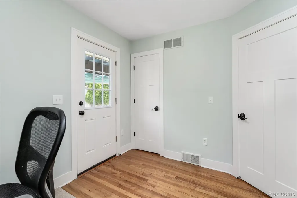 307 Linwood Avenue Rochester City MI 48307