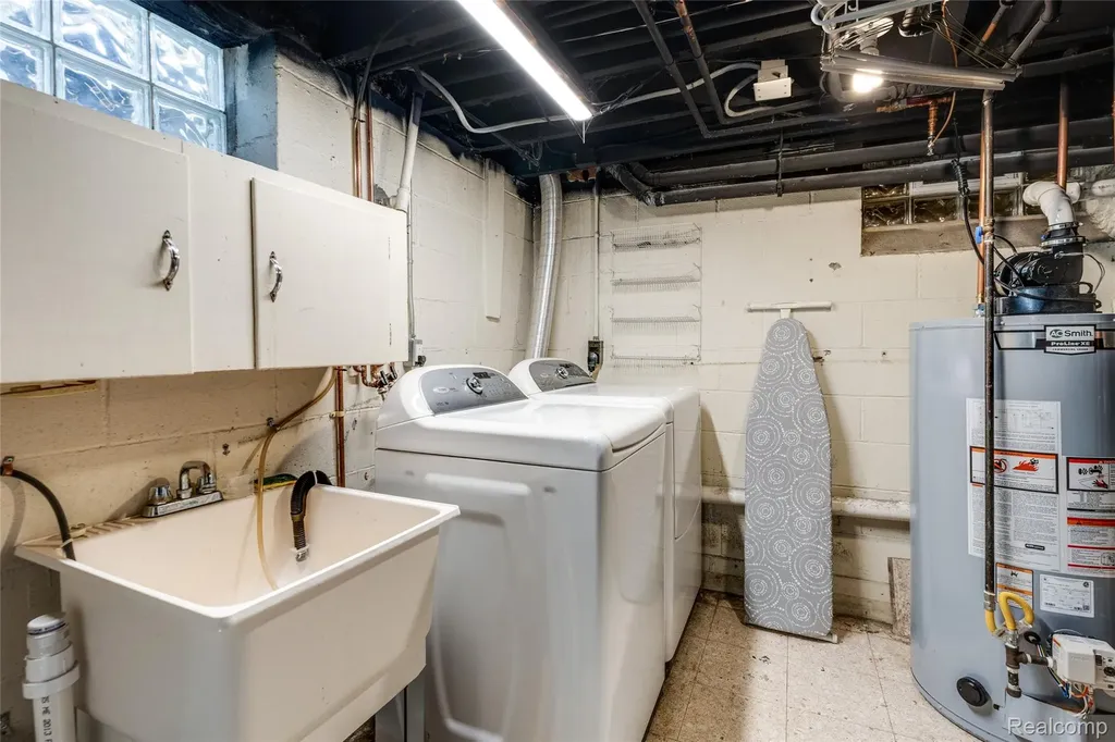 307 Linwood Avenue Rochester City MI 48307