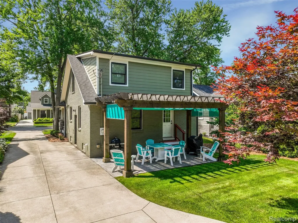 307 Linwood Avenue Rochester City MI 48307