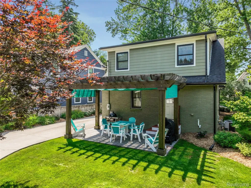 307 Linwood Avenue Rochester City MI 48307