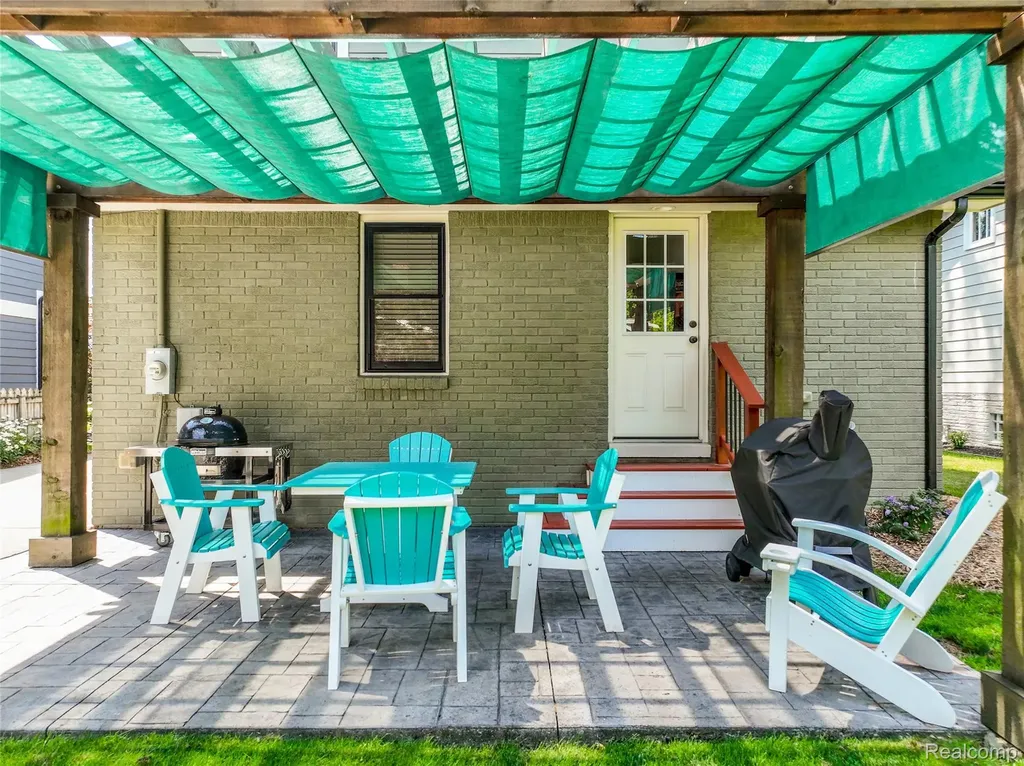 307 Linwood Avenue Rochester City MI 48307