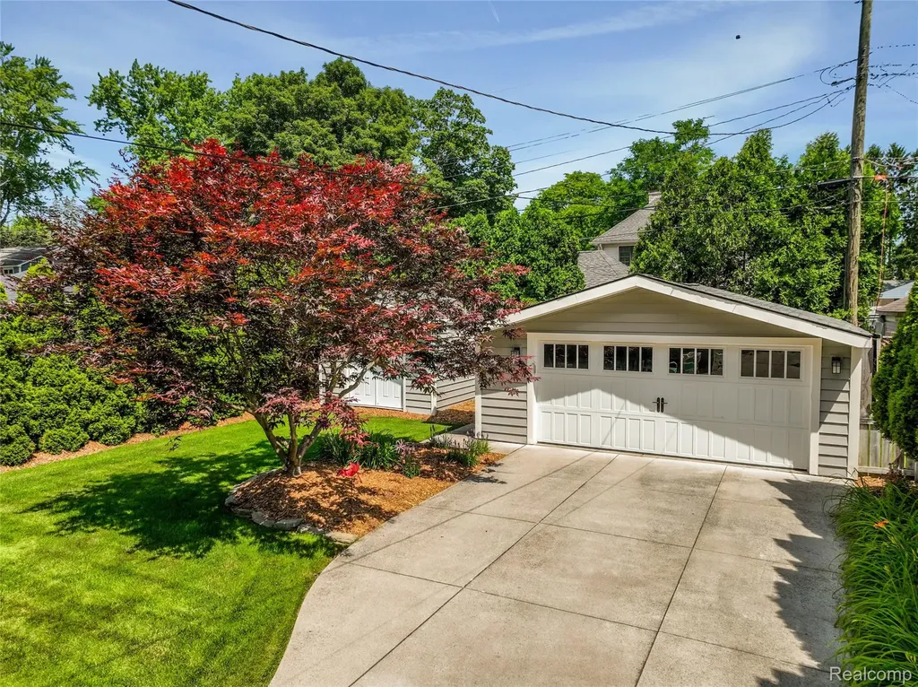 307 Linwood Avenue Rochester City MI 48307
