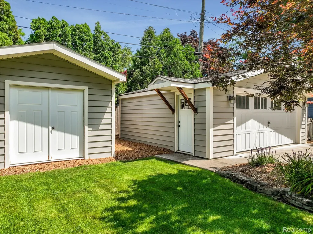 307 Linwood Avenue Rochester City MI 48307