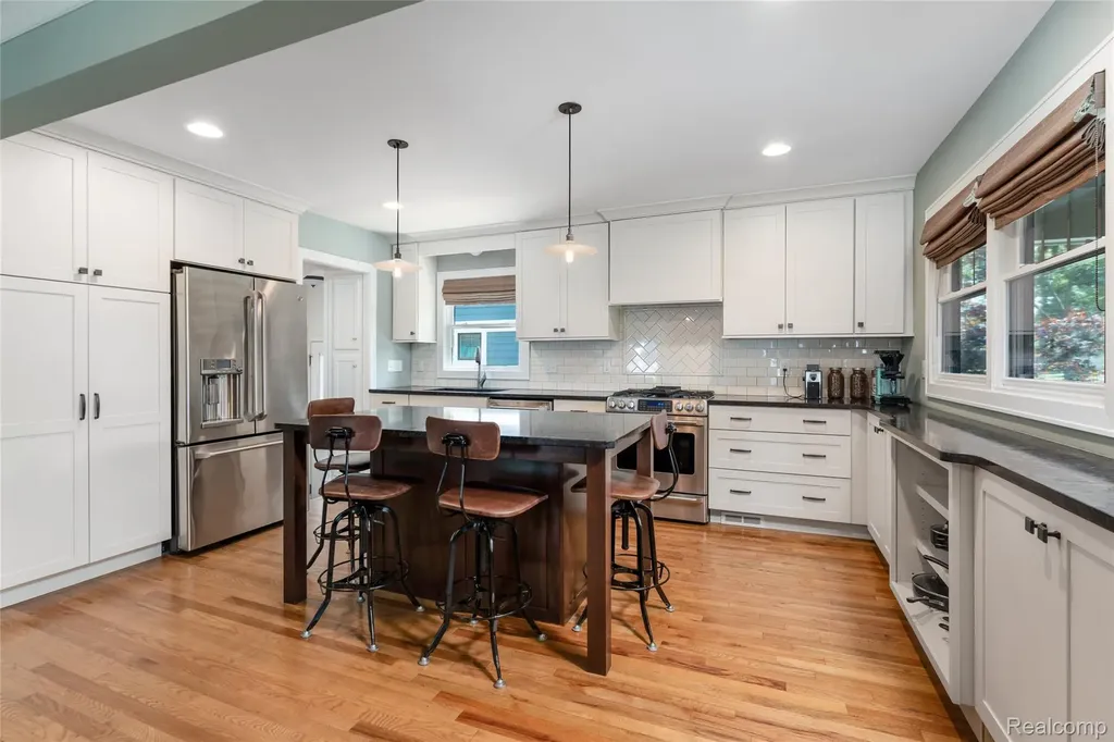 307 Linwood Avenue Rochester City MI 48307