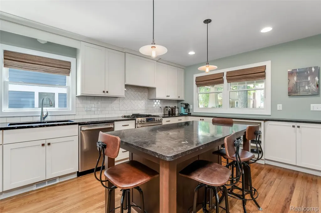 307 Linwood Avenue Rochester City MI 48307