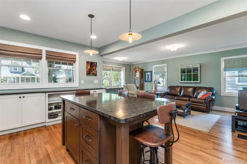 307 Linwood Avenue Rochester City MI 48307