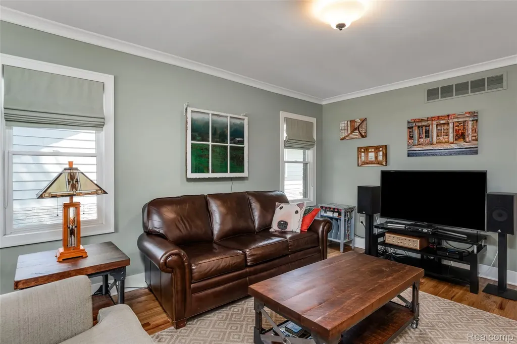 307 Linwood Avenue Rochester City MI 48307