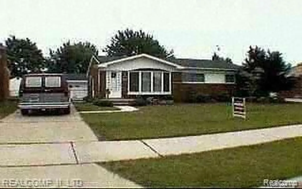 264 N Venoy Circle Garden City City MI 48135