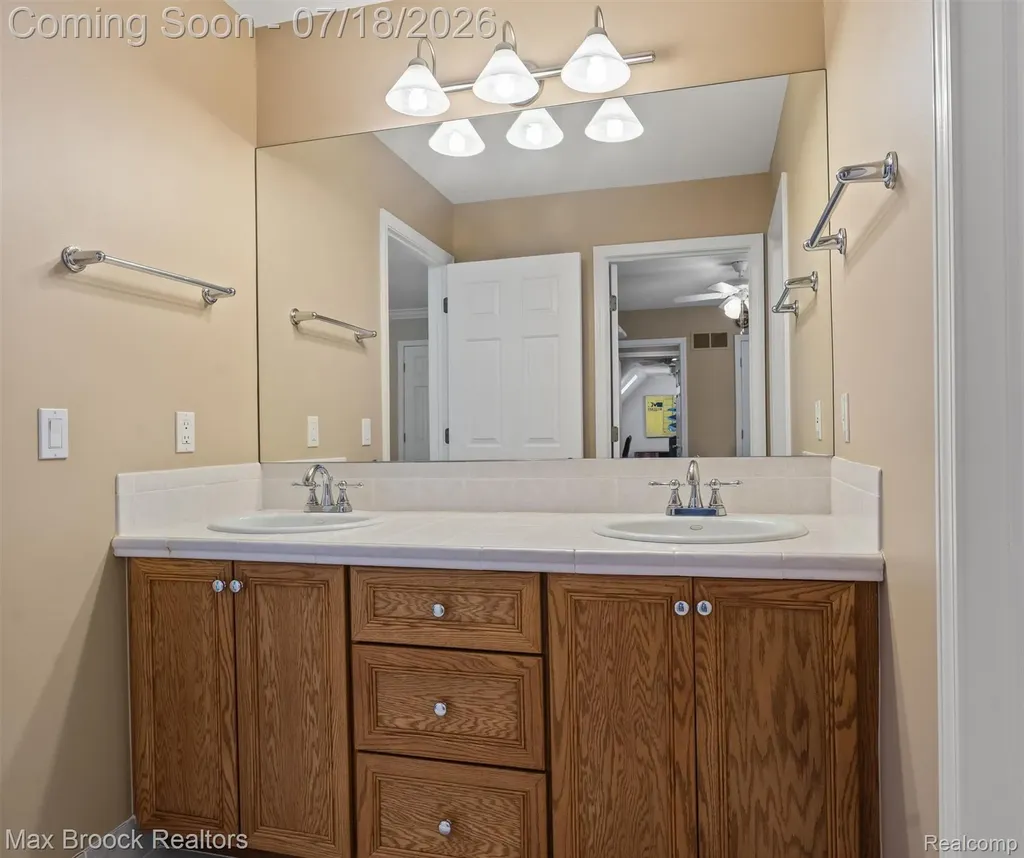 54878 Grenelefe Circle E Lyon Charter Township MI 48178