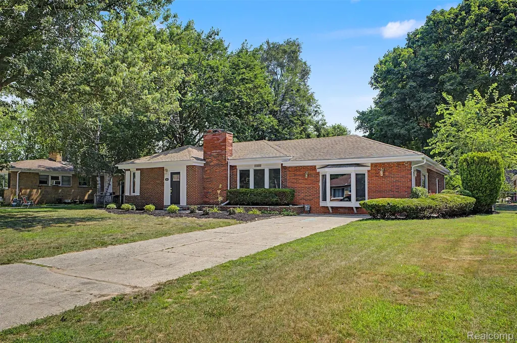 2313 Saint Joseph Street West Bloomfield Charter Township MI 48324