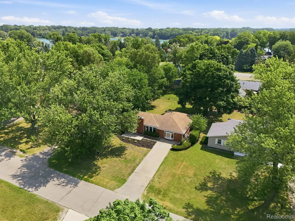 2313 Saint Joseph Street West Bloomfield Charter Township MI 48324