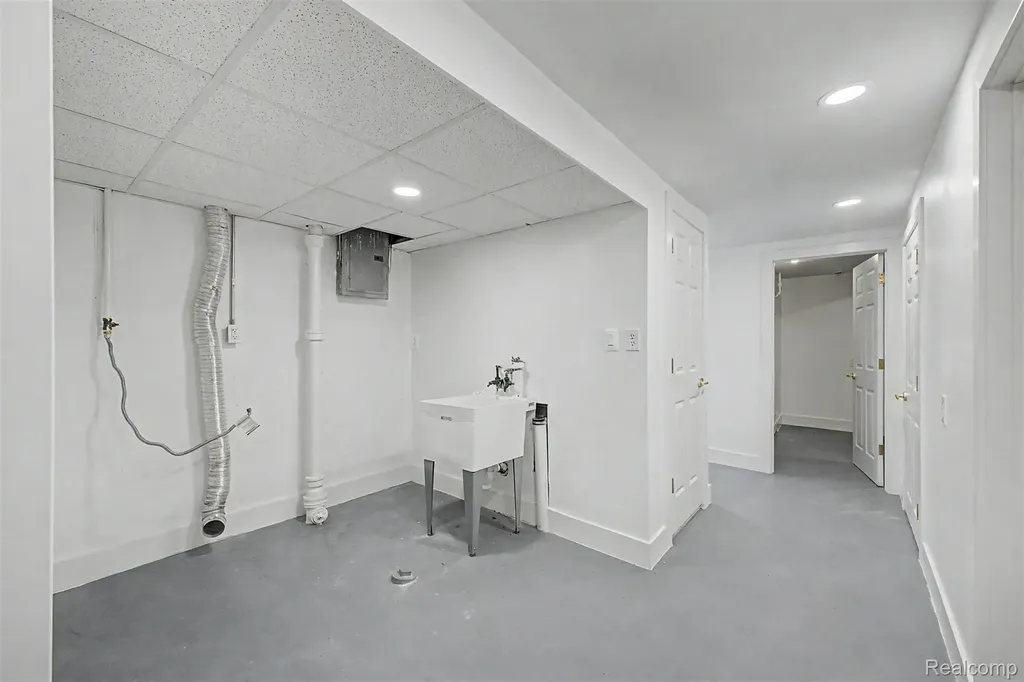 2313 Saint Joseph Street West Bloomfield Charter Township MI 48324