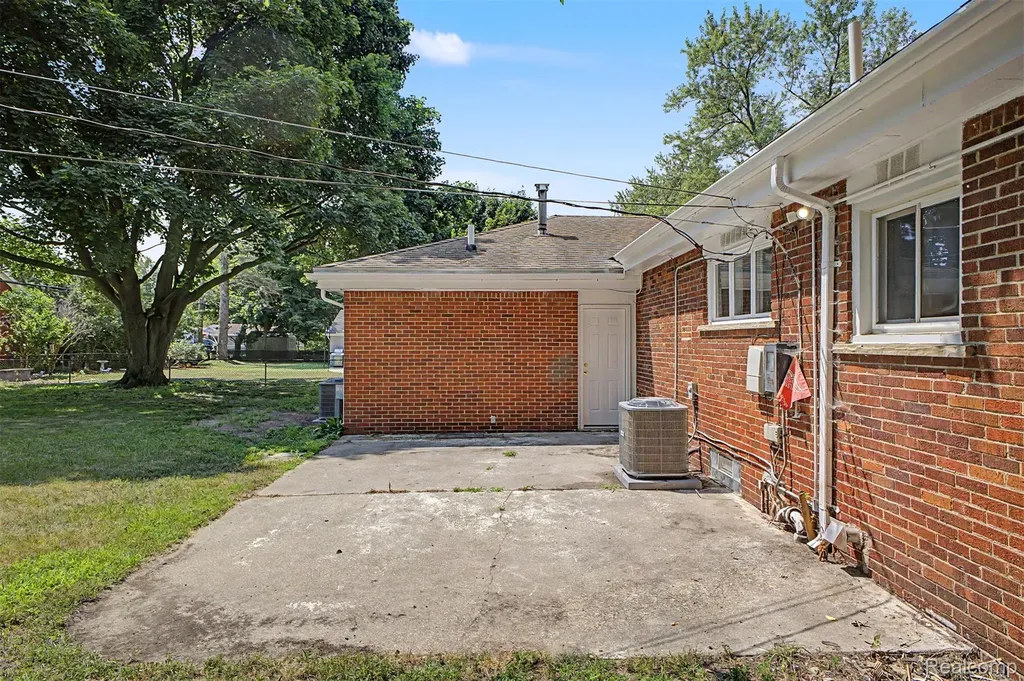 2313 Saint Joseph Street West Bloomfield Charter Township MI 48324