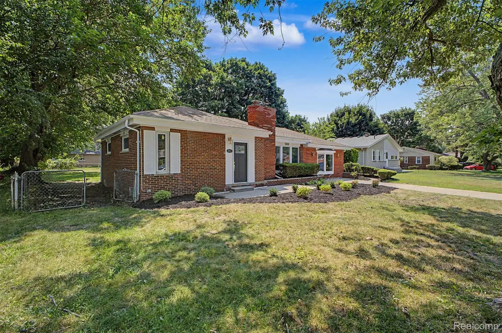 2313 Saint Joseph Street West Bloomfield Charter Township MI 48324