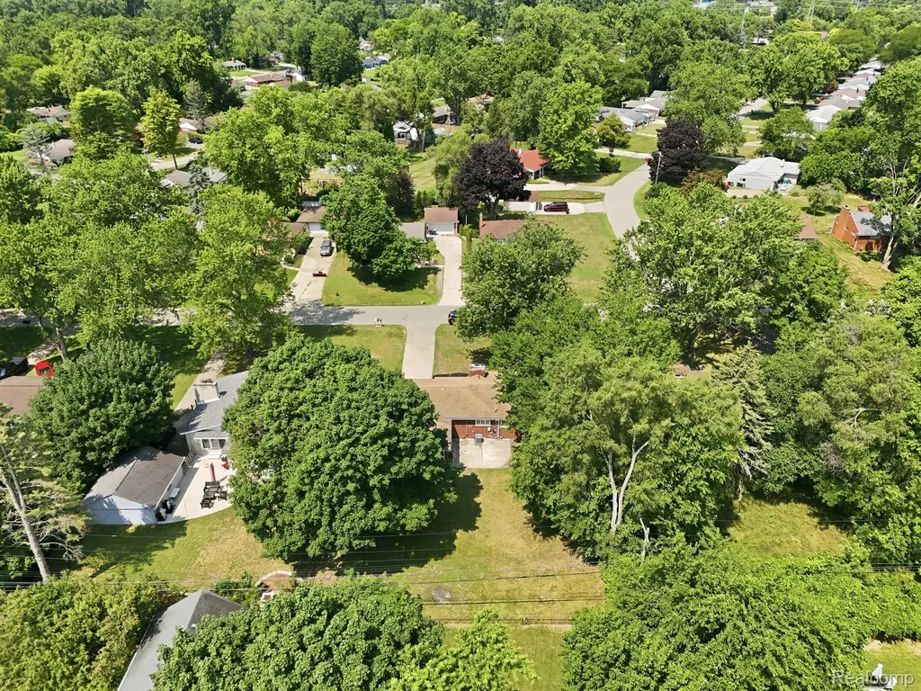 2313 Saint Joseph Street West Bloomfield Charter Township MI 48324
