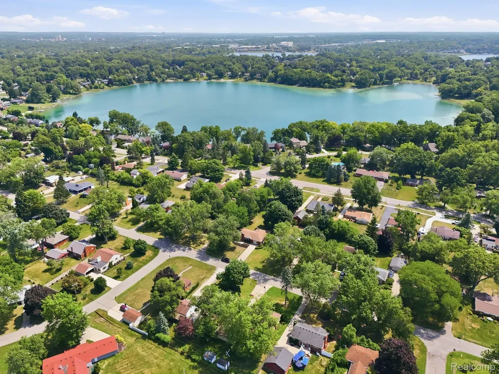 2313 Saint Joseph Street West Bloomfield Charter Township MI 48324