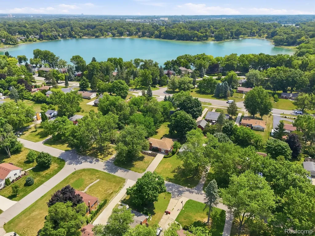 2313 Saint Joseph Street West Bloomfield Charter Township MI 48324