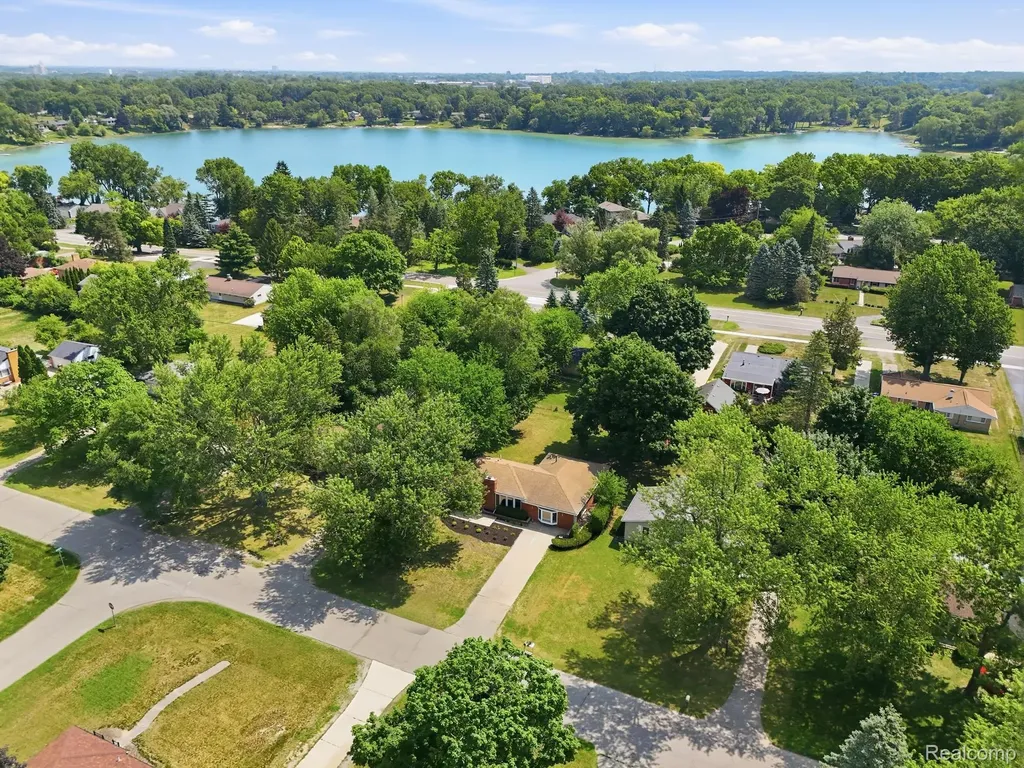 2313 Saint Joseph Street West Bloomfield Charter Township MI 48324