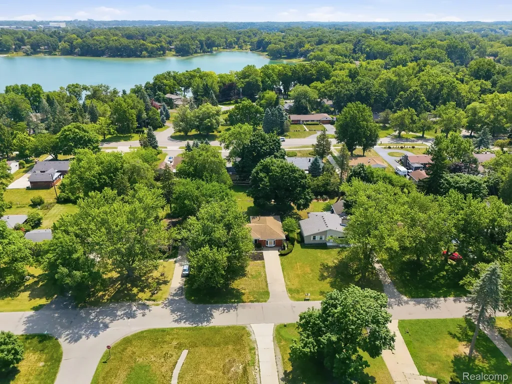 2313 Saint Joseph Street West Bloomfield Charter Township MI 48324