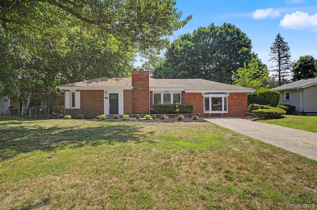 2313 Saint Joseph Street West Bloomfield Charter Township MI 48324