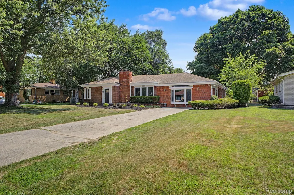 2313 Saint Joseph Street West Bloomfield Charter Township MI 48324