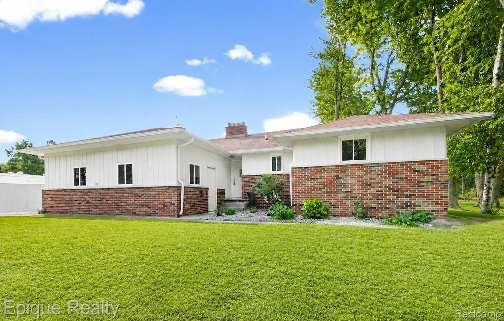 5155 Gratiot Avenue St. Clair Township MI 48079