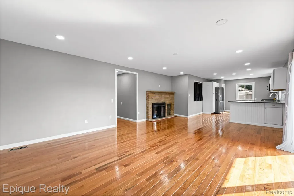 5155 Gratiot Avenue St. Clair Township MI 48079