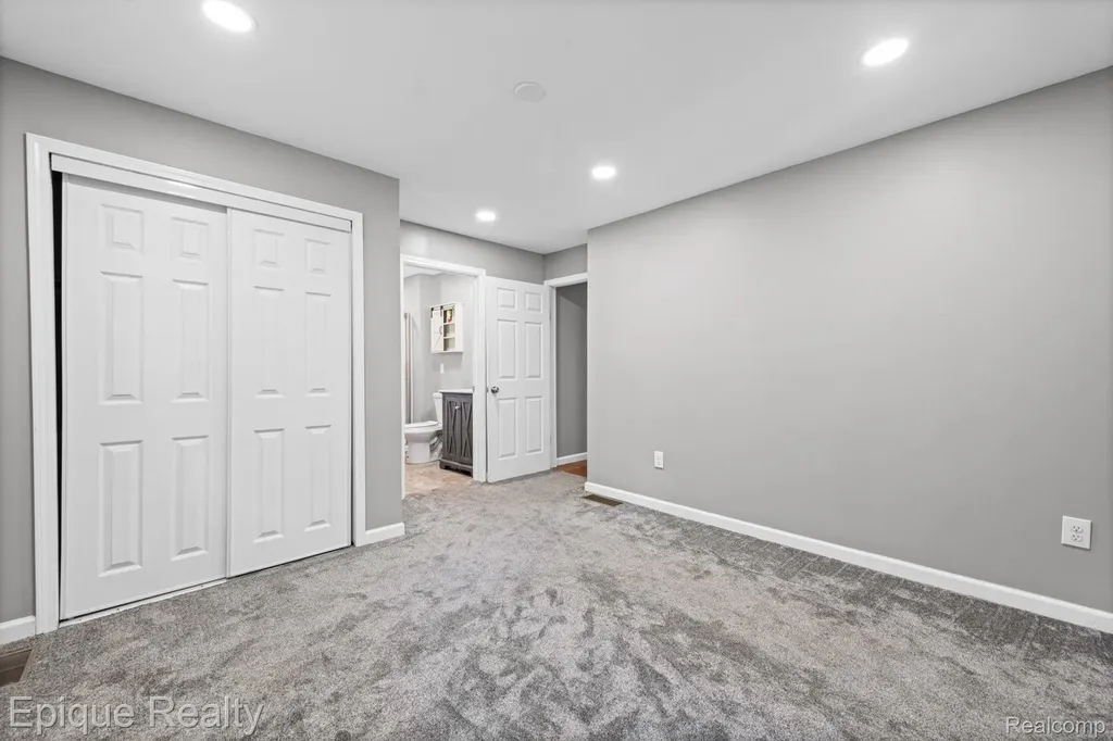 5155 Gratiot Avenue St. Clair Township MI 48079