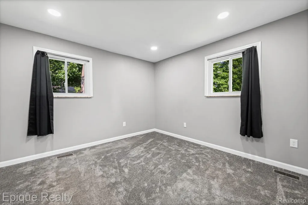 5155 Gratiot Avenue St. Clair Township MI 48079