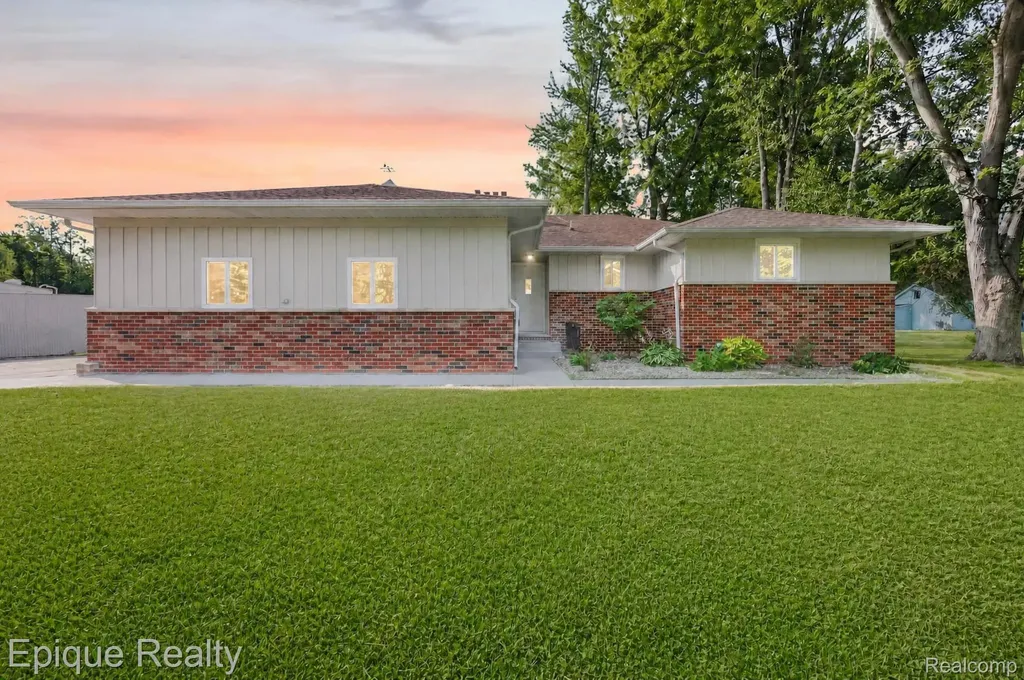 5155 Gratiot Avenue St. Clair Township MI 48079