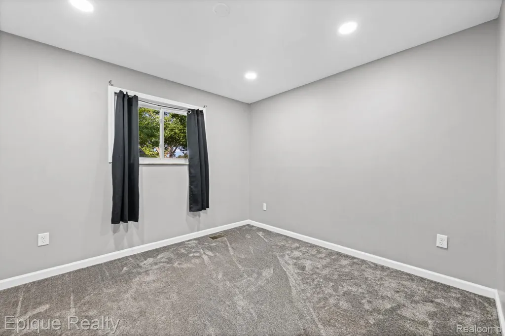 5155 Gratiot Avenue St. Clair Township MI 48079