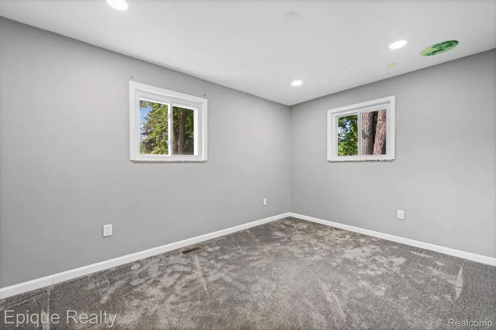 5155 Gratiot Avenue St. Clair Township MI 48079