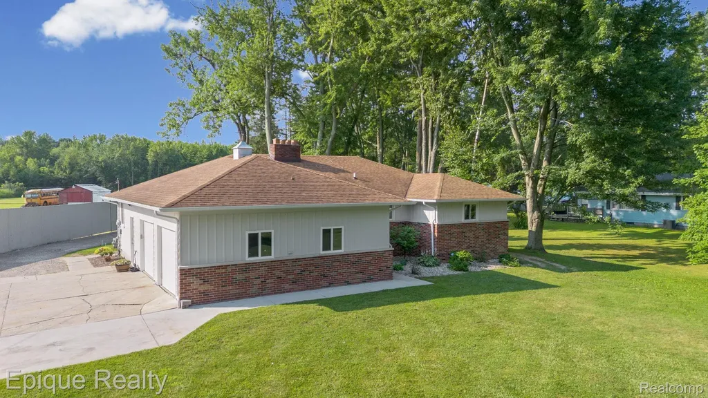 5155 Gratiot Avenue St. Clair Township MI 48079