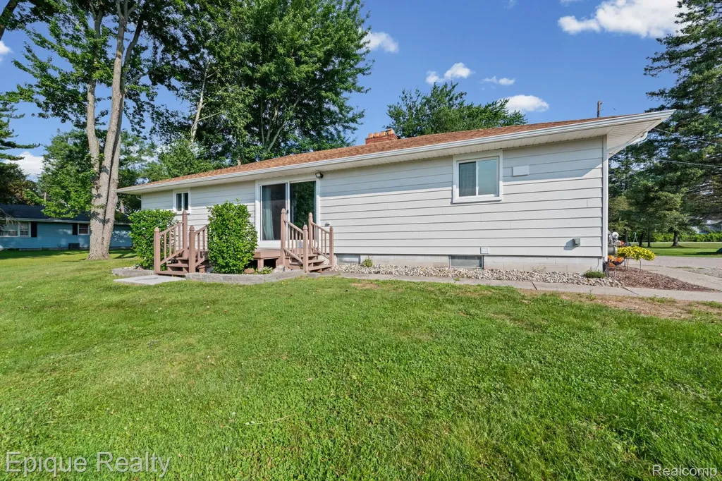5155 Gratiot Avenue St. Clair Township MI 48079