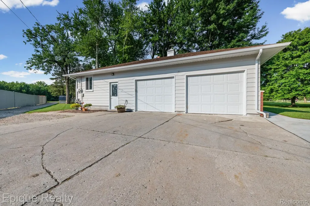 5155 Gratiot Avenue St. Clair Township MI 48079