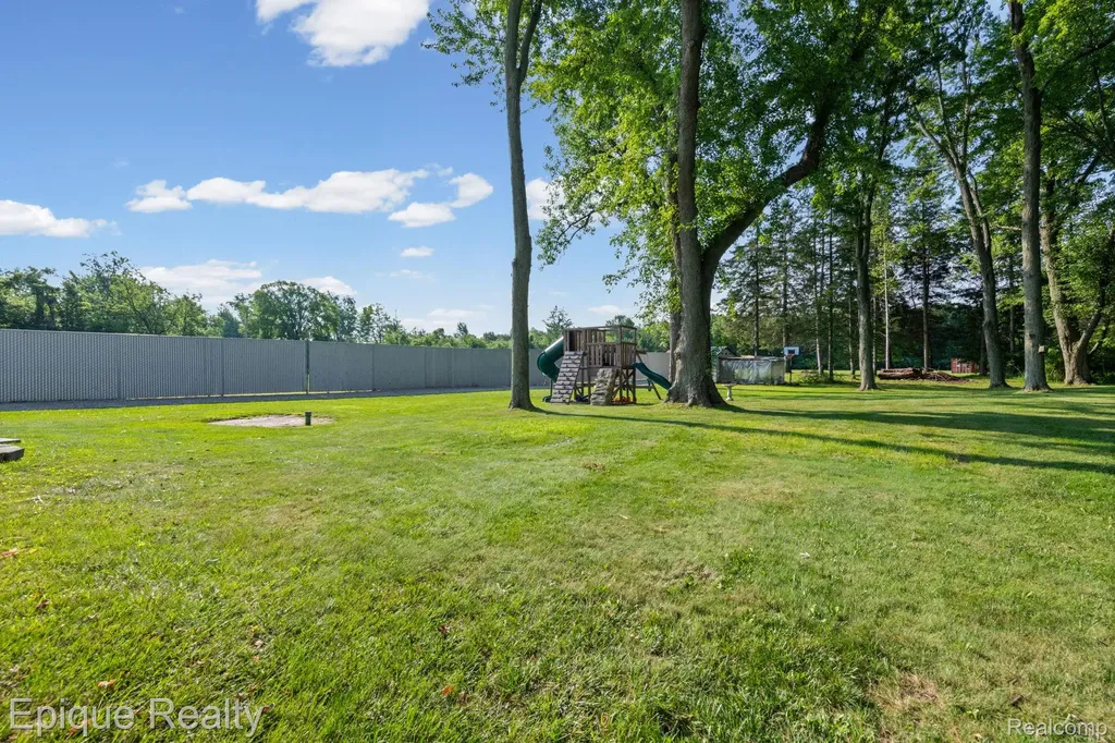 5155 Gratiot Avenue St. Clair Township MI 48079