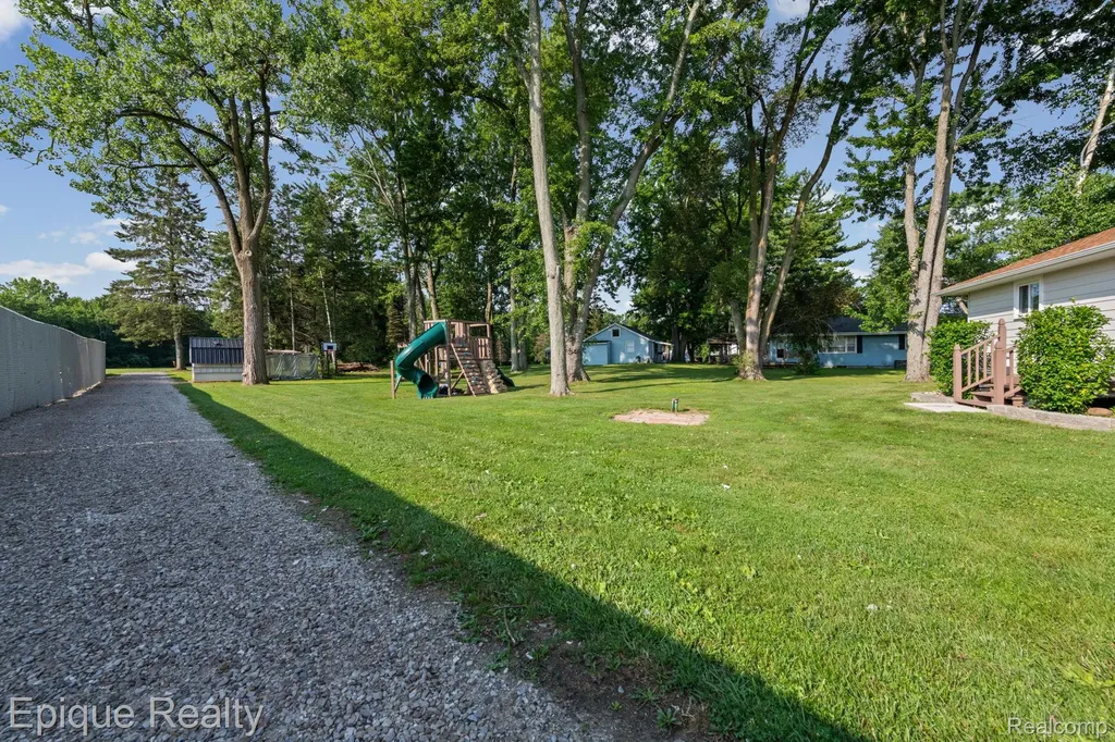 5155 Gratiot Avenue St. Clair Township MI 48079