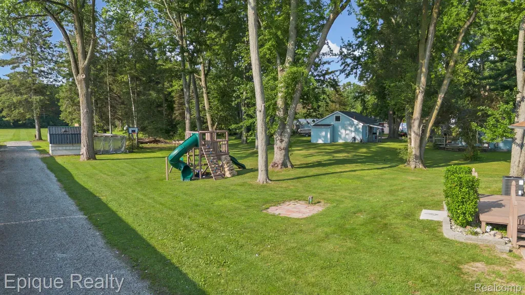 5155 Gratiot Avenue St. Clair Township MI 48079