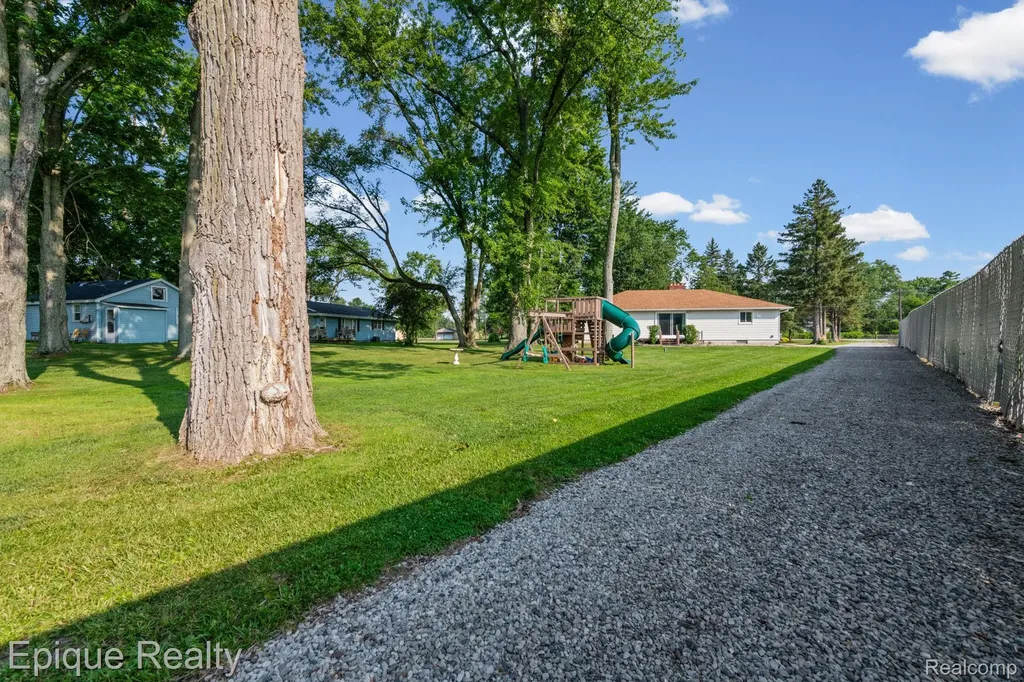 5155 Gratiot Avenue St. Clair Township MI 48079