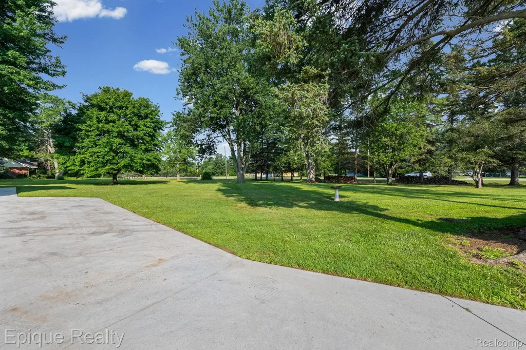 5155 Gratiot Avenue St. Clair Township MI 48079