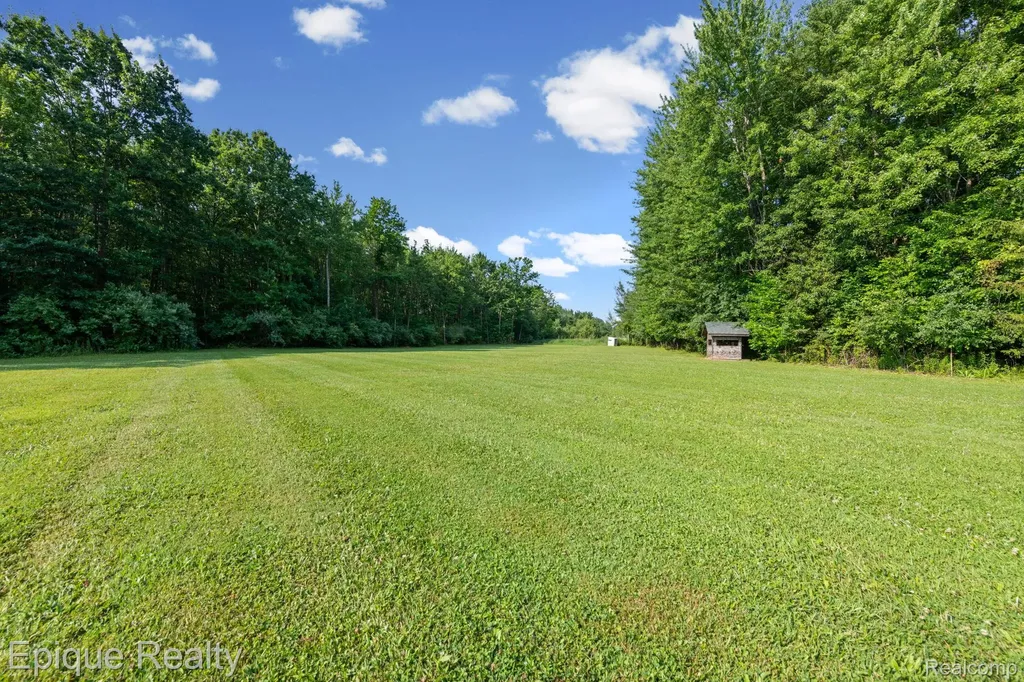 5155 Gratiot Avenue St. Clair Township MI 48079