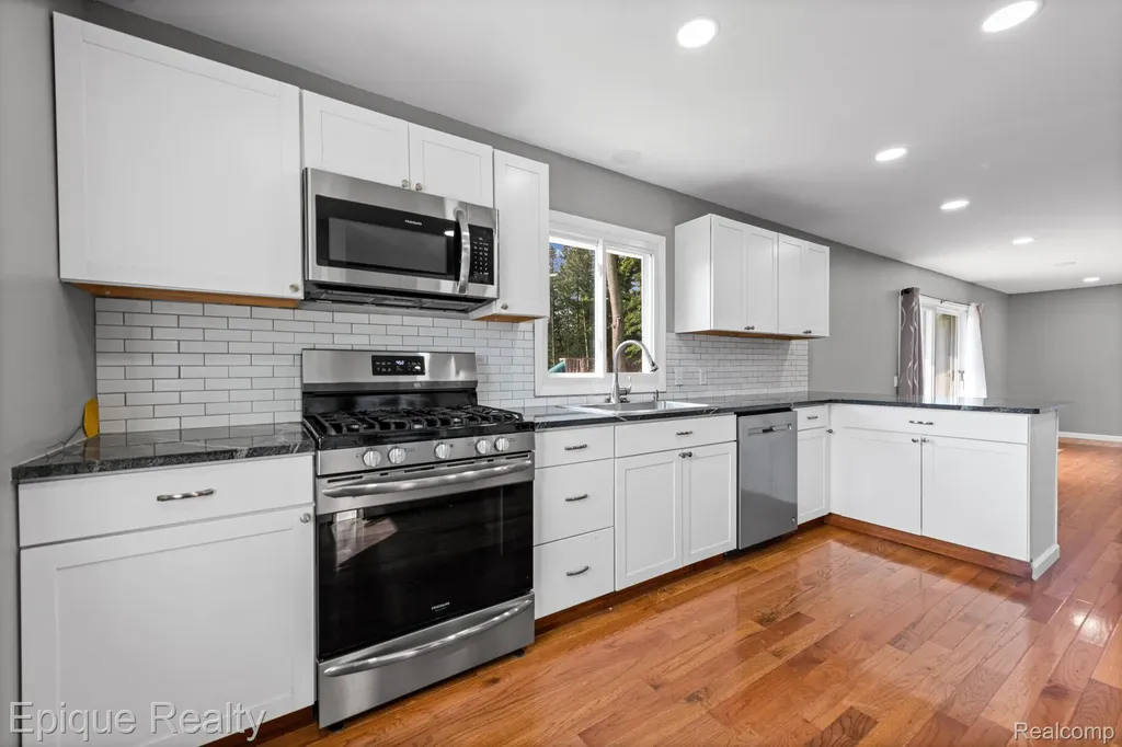 5155 Gratiot Avenue St. Clair Township MI 48079