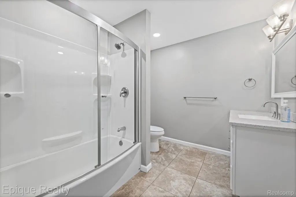 5155 Gratiot Avenue St. Clair Township MI 48079