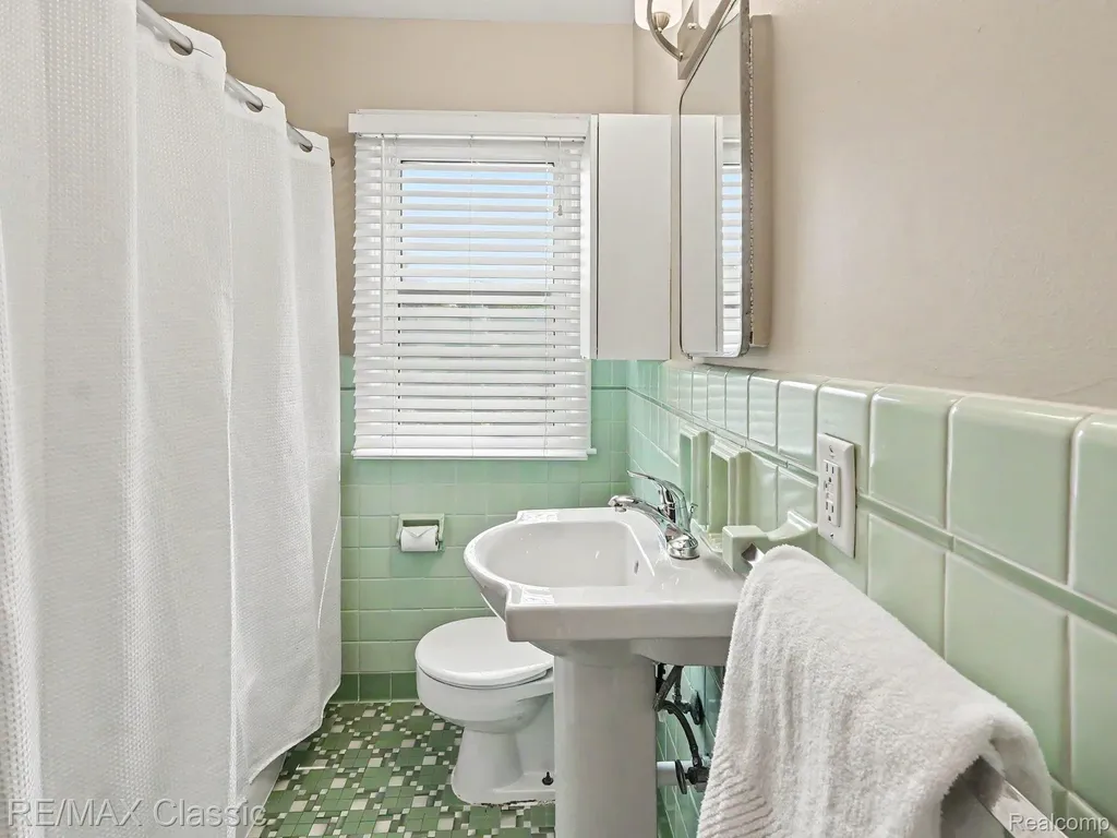 2105 Charlton Avenue Ann Arbor City MI 48103