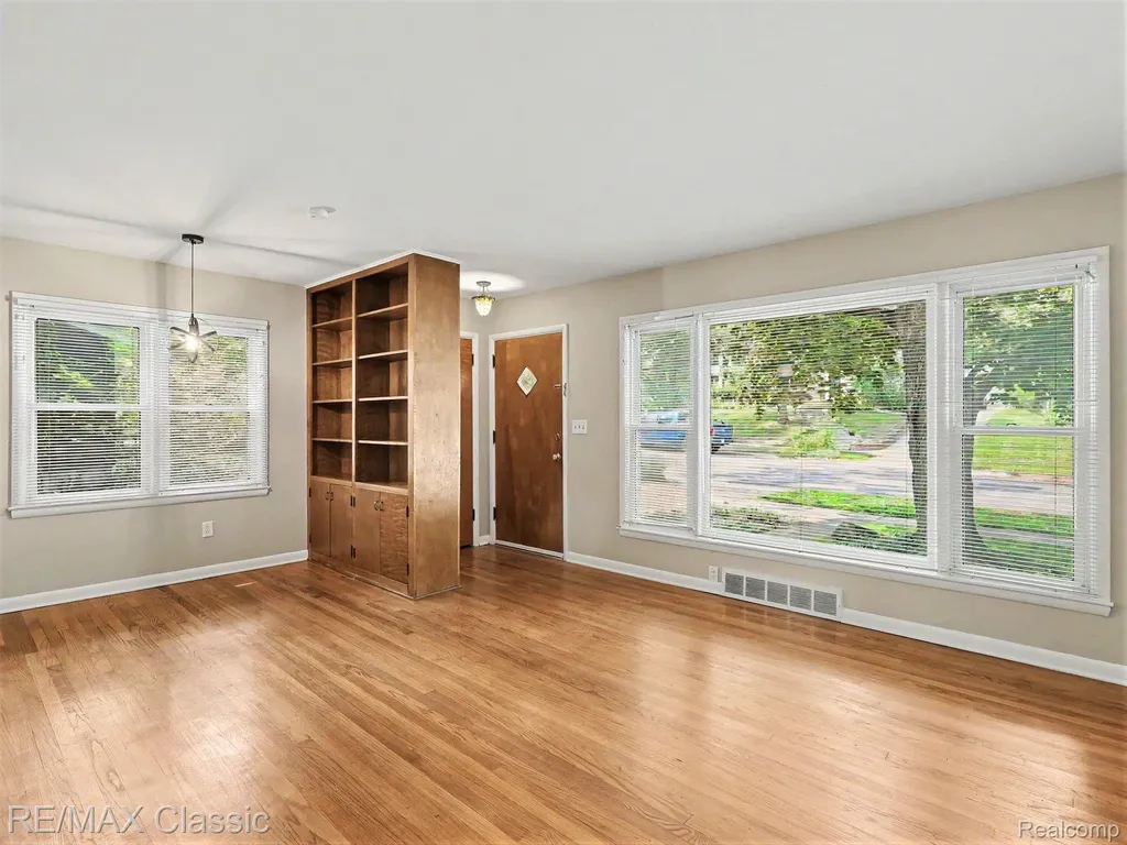 2105 Charlton Avenue Ann Arbor City MI 48103