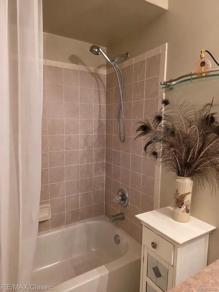 3391 Tremonte Circle S Oakland Charter Township MI 48306